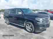2017 Chevrolet Suburban Premier z VIN 1GNSCJKC4HR127667, wystawiony jako IAAI lot #41936945 z przebiegiem 139 006 mil mil oraz . Historia ofert i sprzedaży dostępna na DreamBid. Obrazek 1.