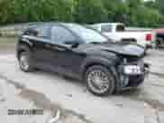2020 Hyundai Kona SEL Plus z VIN KM8K6CAA8LU447992, wystawiony jako Copart lot #62816085 z przebiegiem 40 121 mil mil oraz Szkoda całkowita • Salvage title. Historia ofert i sprzedaży dostępna na DreamBid. Obrazek 4.