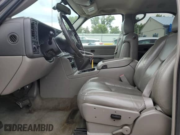 2004 Chevrolet Tahoe LS z VIN 1GNEK13Z14J301061, wystawiony jako Copart lot #80662275 z przebiegiem 186 436 mil mil oraz Szkoda całkowita • Salvage title. Historia ofert i sprzedaży dostępna na DreamBid. Obrazek 7.