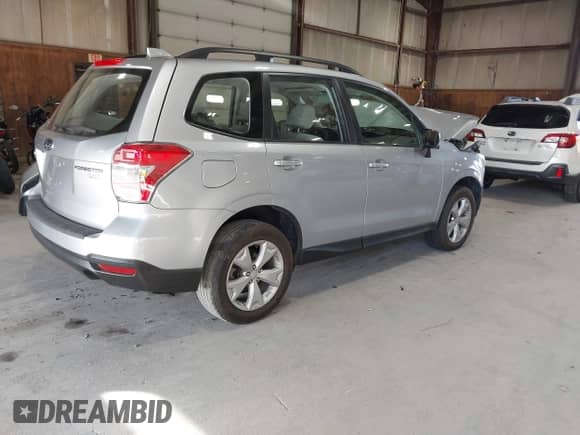 2016 Subaru Forester 2.5i z VIN JF2SJABC6GH501118, wystawiony jako IAAI lot #43408683 z przebiegiem 104 586 mil mil oraz . Historia ofert i sprzedaży dostępna na DreamBid. Obrazek 4.