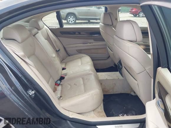 2009 BMW 7 Series 750Li с VIN WBAKB83539CY57544, выставлен на аукционе IAAI как лот 43002211 с пробегом Не указан миль и . История ставок и продаж доступна на DreamBid. Изображение 8.