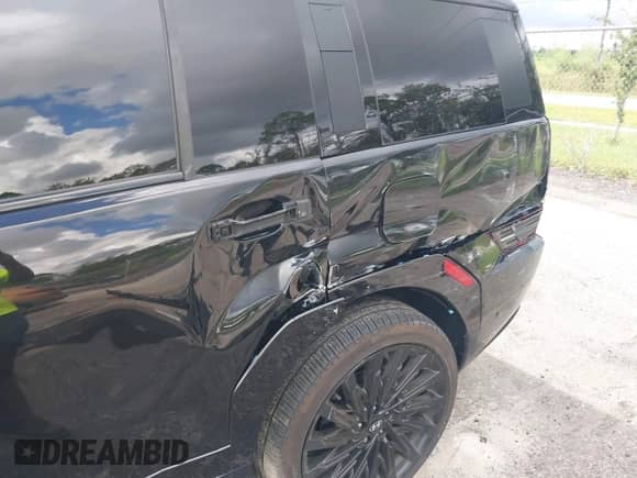 2025 Hyundai Santa Fe Calligraphy z VIN 5NMP5DGL1SH093170, wystawiony jako IAAI lot #42948490 z przebiegiem 8 692 mil mil oraz . Historia ofert i sprzedaży dostępna na DreamBid. Obrazek 6.