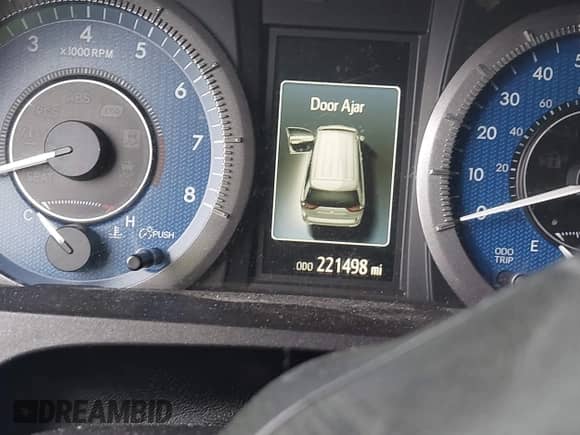 2018 Toyota Sienna L with VIN 5TDZZ3DC7JS912142, listed as a IAAI auction lot 42330428 with 221,498 mi miles and . Bid and sale history available at DreamBid. Image 7.