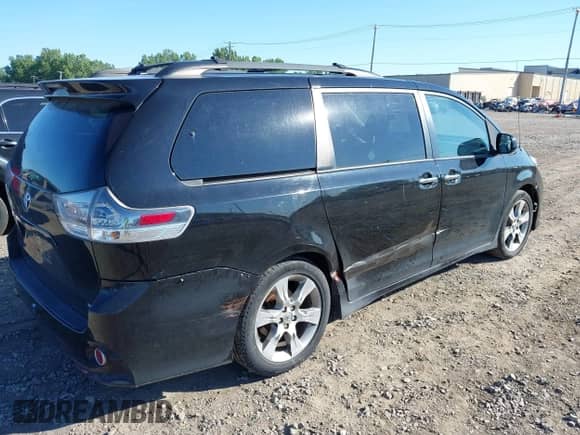 2013 Toyota Sienna SE z VIN 5TDXK3DC2DS302164, wystawiony jako IAAI lot #42792640 z przebiegiem 148 108 mil mil oraz . Historia ofert i sprzedaży dostępna na DreamBid. Obrazek 4.