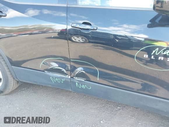 2020 Chevrolet Blazer LT z VIN 3GNKBBRA0LS634391, wystawiony jako IAAI lot #40618462 z przebiegiem 57 950 mil mil oraz . Historia ofert i sprzedaży dostępna na DreamBid. Obrazek 17.