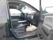 2017 Chevrolet Silverado 1500 LT z VIN 1GCUKREC2HF208232, wystawiony jako IAAI lot #40933445 z przebiegiem 105 928 mil mil oraz . Historia ofert i sprzedaży dostępna na DreamBid. Obrazek 5.