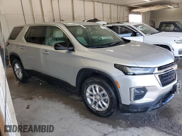 2022 Chevrolet Traverse LS z VIN 1GNERFKW5NJ119817, wystawiony jako Copart lot #71190305 z przebiegiem 37 556 mil mil oraz Szkoda całkowita • Salvage title. Historia ofert i sprzedaży dostępna na DreamBid. Obrazek 4.