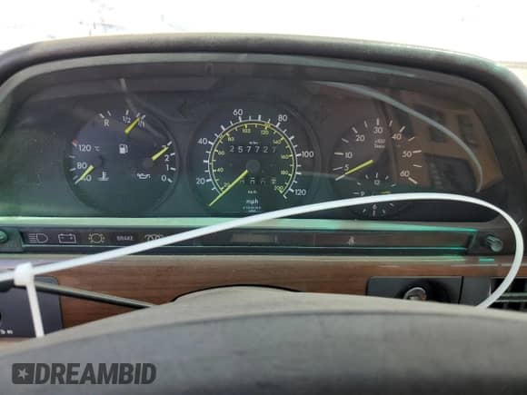 1984 Mercedes-Benz 300 SD с VIN WDBCB20A0EA023127, выставлен на аукционе Copart как лот 72327594 с пробегом 257 727 миль миль и Списание • Salvage title. История ставок и продаж доступна на DreamBid. Изображение 9.