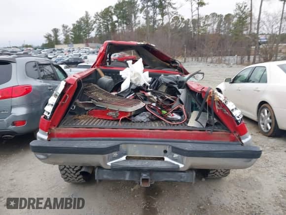1997 GMC Sierra 1500 с VIN 1GTEK19R1VE504008, выставлен на аукционе IAAI как лот 41520921 с пробегом 287 772 миль миль и . История ставок и продаж доступна на DreamBid. Изображение 16.