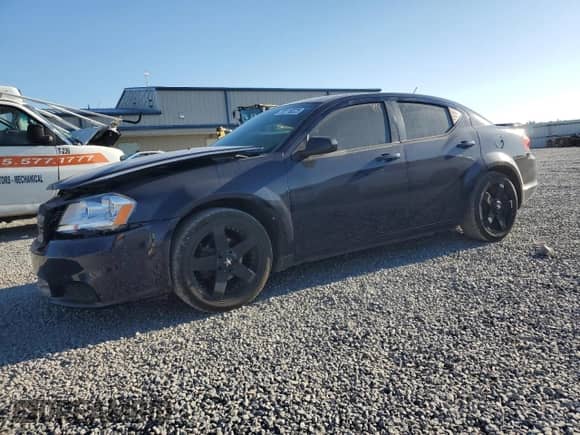 2013 Dodge Avenger SE V6 z VIN 1C3CDZAG2DN771462, wystawiony jako Copart lot #70118325 z przebiegiem 155 154 mil mil oraz Szkoda całkowita • Salvage title. Historia ofert i sprzedaży dostępna na DreamBid. Obrazek 1.