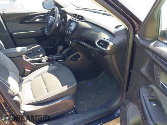 2023 Chevrolet TrailBlazer LT z VIN KL79MRSL7PB148603, wystawiony jako IAAI lot #43203114 z przebiegiem 21 274 mil mil oraz . Historia ofert i sprzedaży dostępna na DreamBid. Obrazek 5.