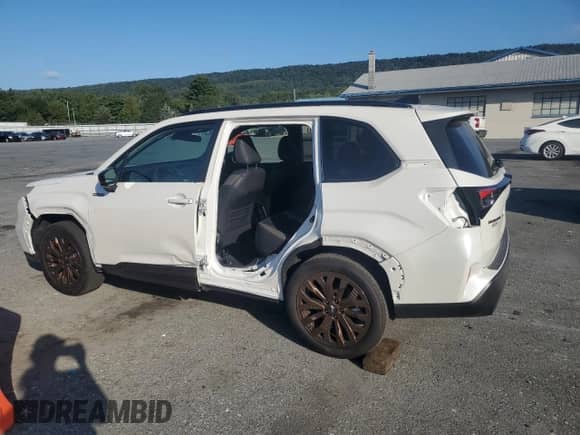 2025 Subaru Forester z VIN JF2SLSJD7SH400396, wystawiony jako Copart lot #71466555 z przebiegiem 3 535 mil mil oraz Szkoda całkowita • Salvage title. Historia ofert i sprzedaży dostępna na DreamBid. Obrazek 2.