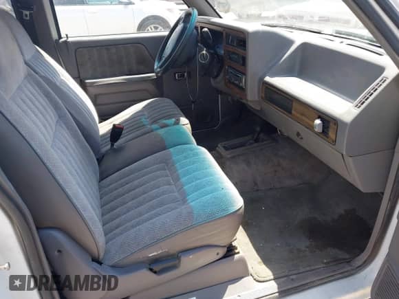 1996 Dodge Dakota with VIN 1B7GG23X5TS523974, listed as a IAAI auction lot 42430916 with 189,216 mi miles and . Bid and sale history available at DreamBid. Image 5.