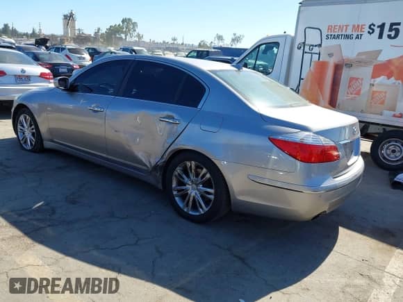 2011 Hyundai Genesis z VIN KMHGC4DE0BU121346, wystawiony jako IAAI lot #42842642 z przebiegiem 147 437 mil mil oraz . Historia ofert i sprzedaży dostępna na DreamBid. Obrazek 3.