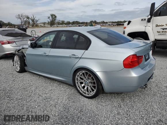 2009 BMW M3 с VIN WBSPM93579E201899, выставлен на аукционе Copart как лот 81707204 с пробегом Не указан миль и Списание • Salvage title. История ставок и продаж доступна на DreamBid. Изображение 2.