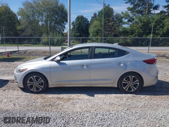 2017 Hyundai Elantra SE с VIN 5NPD84LF2HH089117, выставлен на аукционе IAAI как лот 43421646 с пробегом 240 381 миль миль и . История ставок и продаж доступна на DreamBid. Изображение 14.