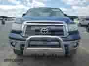 2010 Toyota Tundra Limited z VIN 5TFFY5F10AX096740, wystawiony jako Copart lot #58927725 z przebiegiem 273 642 mil mil oraz Szkoda całkowita • Salvage title. Historia ofert i sprzedaży dostępna na DreamBid. Obrazek 5.
