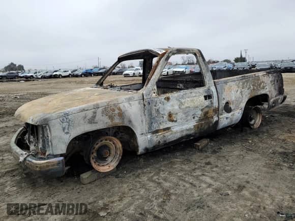 1998 GMC Sierra 1500 z VIN 1GTEC14W8WZ535356, wystawiony jako Copart lot #85422894 z przebiegiem Nie podano mil oraz Nie do naprawy • Non repairable. Historia ofert i sprzedaży dostępna na DreamBid. Obrazek 1.