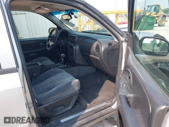 2005 Chevrolet TrailBlazer LT с VIN 1GNDS13SX52355663, выставлен на аукционе IAAI как лот 42886769 с пробегом 138 099 миль миль и . История ставок и продаж доступна на DreamBid. Изображение 5.