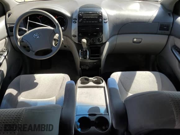 2007 Toyota Sienna CE with VIN 5TDZK23C47S060311, listed as a Copart auction lot 84022995 with 272,629 mi miles and Salvage title. Bid and sale history available at DreamBid. Image 8.