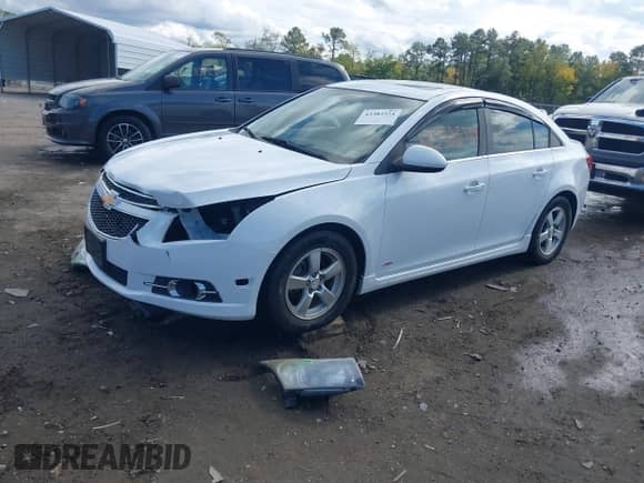 2014 Chevrolet Cruze 1LT z VIN 1G1PC5SB8E7297057, wystawiony jako IAAI lot #43383534 z przebiegiem 196 127 mil mil oraz . Historia ofert i sprzedaży dostępna na DreamBid. Obrazek 2.