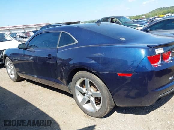 2010 Chevrolet Camaro 2LT z VIN 2G1FC1EV7A9123063, wystawiony jako IAAI lot #43302490 z przebiegiem 176 239 mil mil oraz . Historia ofert i sprzedaży dostępna na DreamBid. Obrazek 14.