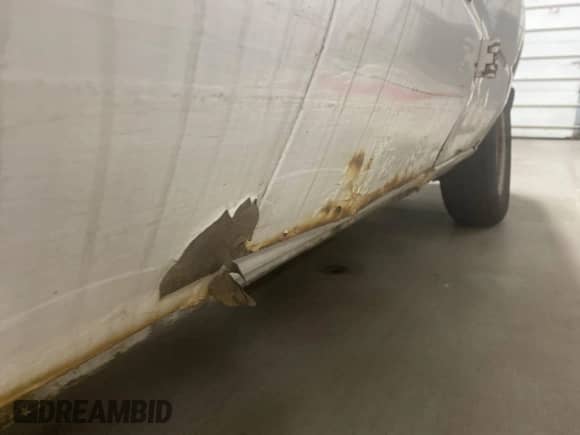 2013 Ford Econoline Cargo Commercial z VIN 1FTNS1EW0DDA17592, wystawiony jako IAAI lot #43589759 z przebiegiem 93 410 mil mil oraz . Historia ofert i sprzedaży dostępna na DreamBid. Obrazek 14.