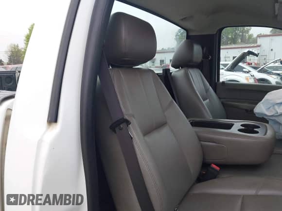 2012 Chevrolet Silverado 2500HD Work Truck z VIN 1GB0CVCG8CF145676, wystawiony jako IAAI lot #41835188 z przebiegiem 88 412 mil mil oraz . Historia ofert i sprzedaży dostępna na DreamBid. Obrazek 8.