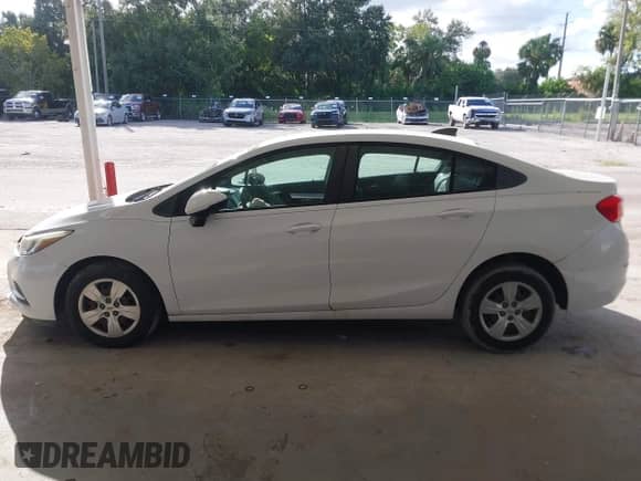 2018 Chevrolet Cruze LS с VIN 1G1BC5SM7J7144353, выставлен на аукционе IAAI как лот 43411286 с пробегом 120 012 миль миль и . История ставок и продаж доступна на DreamBid. Изображение 14.