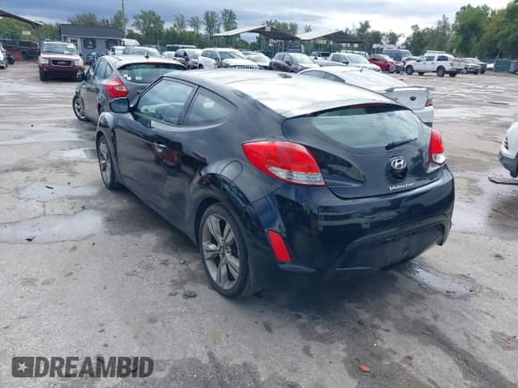 2012 Hyundai Veloster w/Gray Int z VIN KMHTC6AD6CU049429, wystawiony jako IAAI lot #43410430 z przebiegiem 153 050 mil mil oraz . Historia ofert i sprzedaży dostępna na DreamBid. Obrazek 3.