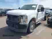 2023 Ford F-250 XL z VIN 1FT7X2BA4PEE17582, wystawiony jako IAAI lot #42069333 z przebiegiem Nie podano mil oraz . Historia ofert i sprzedaży dostępna na DreamBid. Obrazek 2.