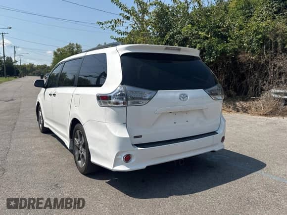 2014 Toyota Sienna SE с VIN 5TDXK3DC9ES431830, выставлен на аукционе Copart как лот 80676795 с пробегом 77 996 миль миль и Чистый • Clean title. История ставок и продаж доступна на DreamBid. Изображение 3.
