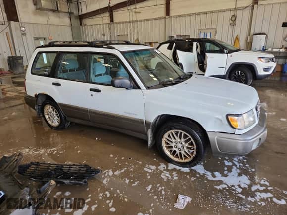 1999 Subaru Forester S with VIN JF1SF6553XH742926, listed as a Copart auction lot 70533805 with 123,922 mi miles and Clean title. Bid and sale history available at DreamBid. Image 4.
