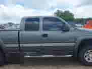 2002 Chevrolet Silverado 2500HD LS z VIN 1GCHK29132E156611, wystawiony jako IAAI lot #42227369 z przebiegiem 342 075 mil mil oraz . Historia ofert i sprzedaży dostępna na DreamBid. Obrazek 13.
