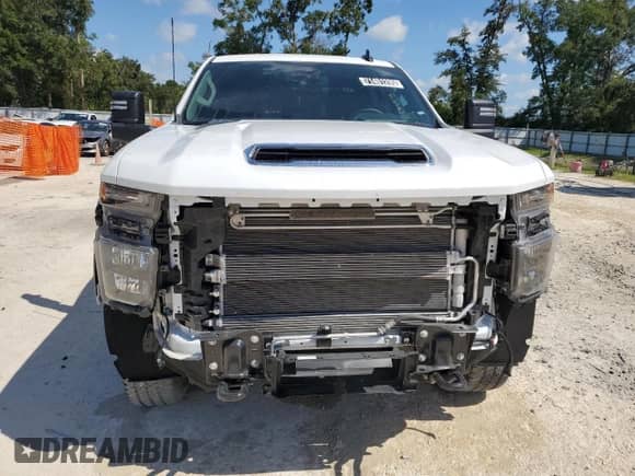 2025 Chevrolet Silverado 2500HD LT z VIN 1GC1KNEYXSF333526, wystawiony jako Copart lot #71401295 z przebiegiem 6 924 mil mil oraz Czysty tytuł • Clean title. Historia ofert i sprzedaży dostępna na DreamBid. Obrazek 5.