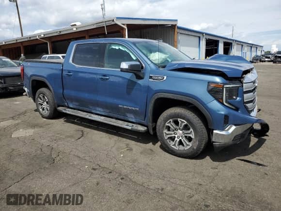 2024 GMC Sierra 1500 SLE z VIN 1GTUUBED7RZ324617, wystawiony jako Copart lot #53523125 z przebiegiem 1 047 mil mil oraz Szkoda całkowita • Salvage title. Historia ofert i sprzedaży dostępna na DreamBid. Obrazek 4.