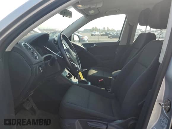 2017 Volkswagen Tiguan S с VIN WVGBV7AX2HK051719, выставлен на аукционе Copart как лот 70875085 с пробегом 75 299 миль миль и Списание • Salvage title. История ставок и продаж доступна на DreamBid. Изображение 7.