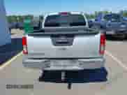 2018 Nissan Frontier SV z VIN 1N6AD0ER6JN742419, wystawiony jako IAAI lot #43183517 z przebiegiem 233 517 mil mil oraz . Historia ofert i sprzedaży dostępna na DreamBid. Obrazek 17.