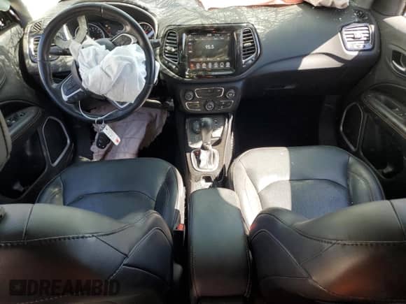 2019 Jeep Compass Limited z VIN 3C4NJDCBXKT840140, wystawiony jako Copart lot #84477385 z przebiegiem 62 340 mil mil oraz Czysty tytuł • Clean title. Historia ofert i sprzedaży dostępna na DreamBid. Obrazek 8.