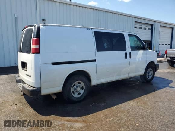 2006 Chevrolet Express Cargo с VIN 1GCFG15X861178565, выставлен на аукционе Copart как лот 70487165 с пробегом Не указан миль и Списание • Salvage title. История ставок и продаж доступна на DreamBid. Изображение 3.