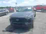 2024 Toyota Tacoma SR5 z VIN 3TMLB5JN3RM039609, wystawiony jako IAAI lot #42811469 z przebiegiem 19 681 mil mil oraz . Historia ofert i sprzedaży dostępna na DreamBid. Obrazek 12.