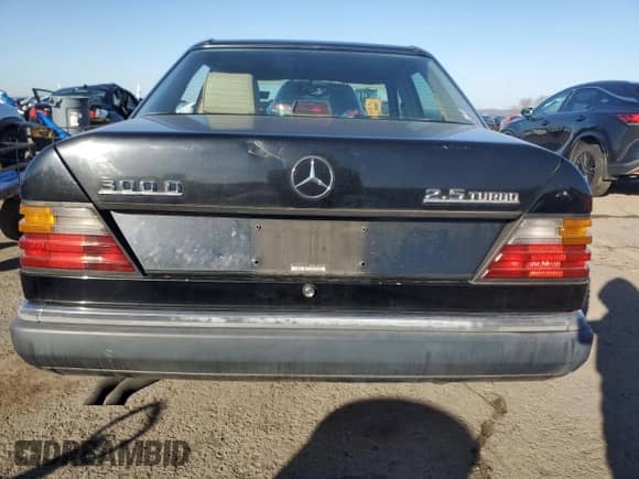 1990 Mercedes-Benz 300 z VIN WDBEB28D9LB211854, wystawiony jako Copart lot #49795515 z przebiegiem 241 074 mil mil oraz Szkoda całkowita • Salvage title. Historia ofert i sprzedaży dostępna na DreamBid. Obrazek 6.