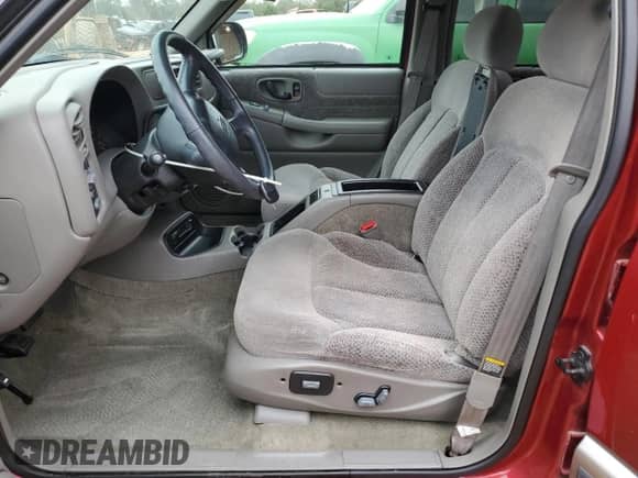 2000 Chevrolet Blazer LT with VIN 1GNCS13W3Y2213772, listed as a Copart auction lot 79964794 with 80,090 mi miles and Salvage title. Bid and sale history available at DreamBid. Image 7.