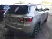 2019 Jeep Compass Trailhawk z VIN 3C4NJDDB2KT722047, wystawiony jako IAAI lot #42800200 z przebiegiem 140 000 mil mil oraz . Historia ofert i sprzedaży dostępna na DreamBid. Obrazek 4.