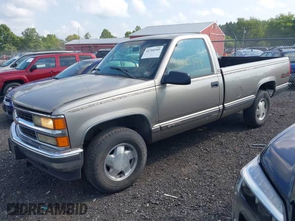 1998 Chevrolet Silverado 1500 with VIN 1GCEK14M5WZ116429, listed as a IAAI auction lot 42760349 with 165,028 mi miles and . Bid and sale history available at DreamBid. Image 2.