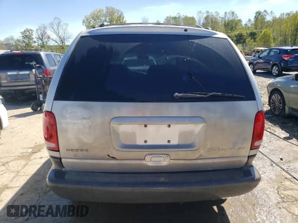 2000 Dodge Caravan SE with VIN 1B4GP44G7YB663958, listed as a Copart auction lot 74035164 with 175,752 mi miles and Non repairable. Bid and sale history available at DreamBid. Image 6.