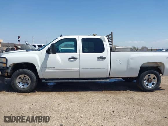 2009 Chevrolet Silverado 3500HD с VIN 1GBHK83699F159061, выставлен на аукционе IAAI как лот 41982560 с пробегом 352 309 миль миль и . История ставок и продаж доступна на DreamBid. Изображение 14.