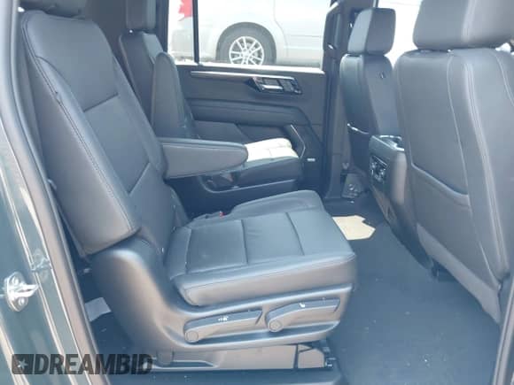 2025 Chevrolet Suburban Z71 с VIN 1GNS6DRD1SR133618, выставлен на аукционе IAAI как лот 42930383 с пробегом 5 902 миль миль и . История ставок и продаж доступна на DreamBid. Изображение 8.
