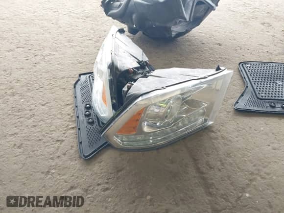 2017 Ram 1500 Limited z VIN 1C6RR7PT7HS592607, wystawiony jako IAAI lot #42147826 z przebiegiem 170 741 mil mil oraz . Historia ofert i sprzedaży dostępna na DreamBid. Obrazek 12.