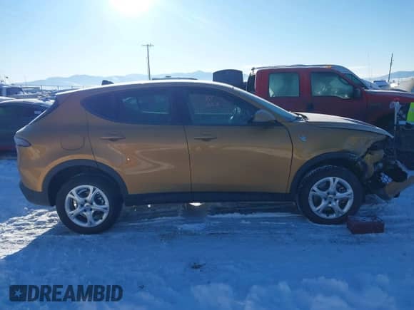 2024 Dodge Hornet GT z VIN ZACNDFAN8R3A44124, wystawiony jako IAAI lot #41565941 z przebiegiem 4 048 mil mil oraz . Historia ofert i sprzedaży dostępna na DreamBid. Obrazek 14.